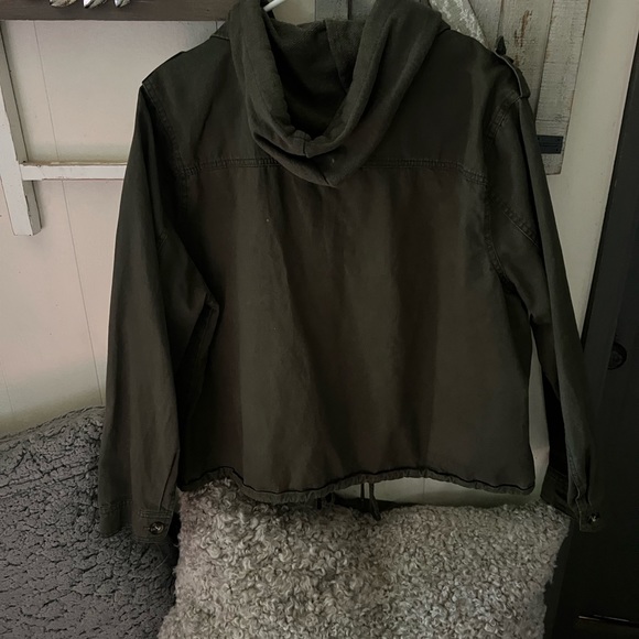 Size large green jacket - Picture 2 of 3